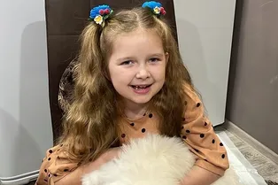 «Дед Мороз, я хочу куклу и операцию»: как живет девочка со СМА, которая надеется научиться ходить