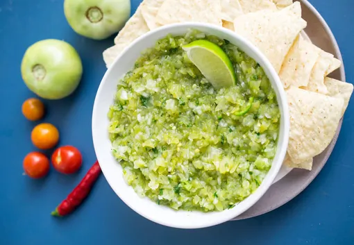 Сальса из зеленых помидоров. Фото yupitsvegan.com