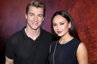 Золото и жемчуг: какую ёлку нарядили Аида Гарифуллина и Алексей Воробьёв