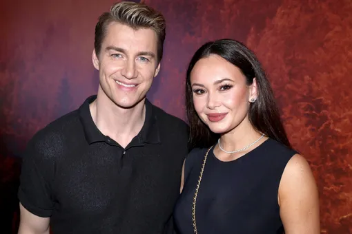 Золото и жемчуг: какую ёлку нарядили Аида Гарифуллина и Алексей Воробьёв Золото и жемчуг: какую ёлку нарядили Аида Гарифуллина и Алексей Воробьёв