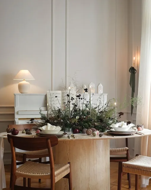 Как украсить круглый или овальный стол на Новый год