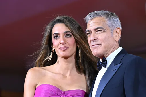 Джордж Клуни объяснил, почему запрещает двойняшкам смотреть «Бэтман и Робин» со своим участием Джордж Клуни объяснил, почему запрещает двойняшкам смотреть «Бэтман и Робин» со своим участием