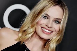 Дженнифер Энистон, Николь Кидман, Риз Уизерспун и другие звезды с винирами