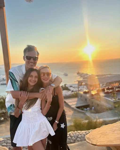 Кристина Орбакайте и Михаил Земцов с дочерью Клавдией