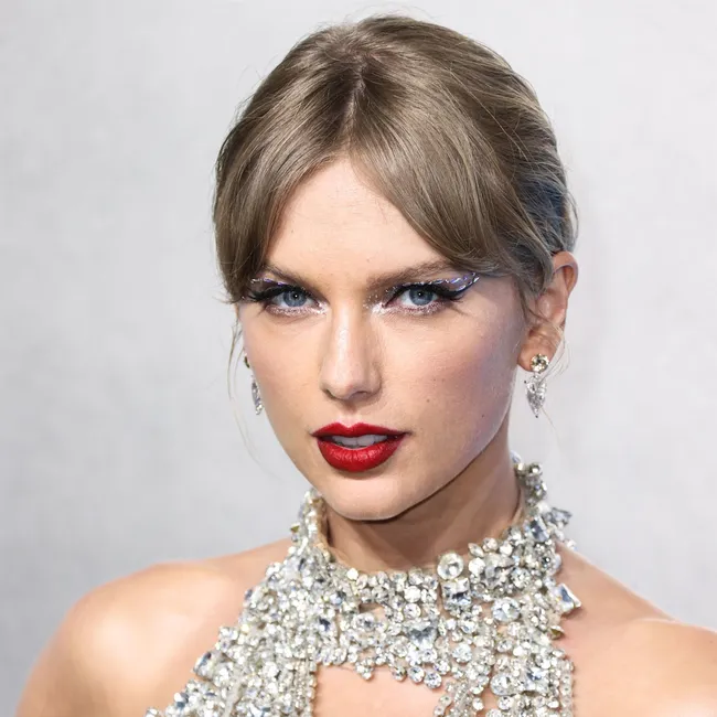 От русской голубой до перса: как выглядят кошки Тейлор Свифт, Хлои Кардашьян и других звёзд