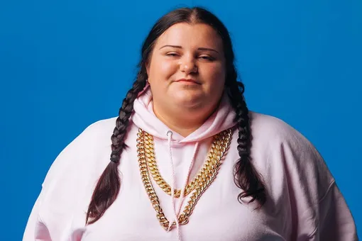 «Секс-флюиды мощнее стройняшек!» Alyona Alyona позирует в нижнем белье «Секс-флюиды мощнее стройняшек!» Alyona Alyona позирует в нижнем белье