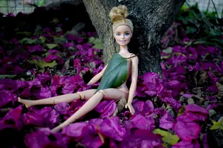 Как фильм «Барби» повлиял на тренды косметологии и почему это плохо