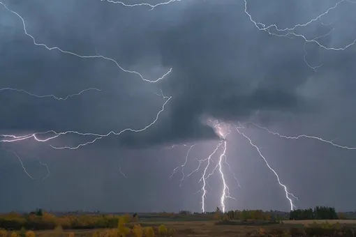 Центральную Россию накрыли летние грозы за неделю до наступления зимы