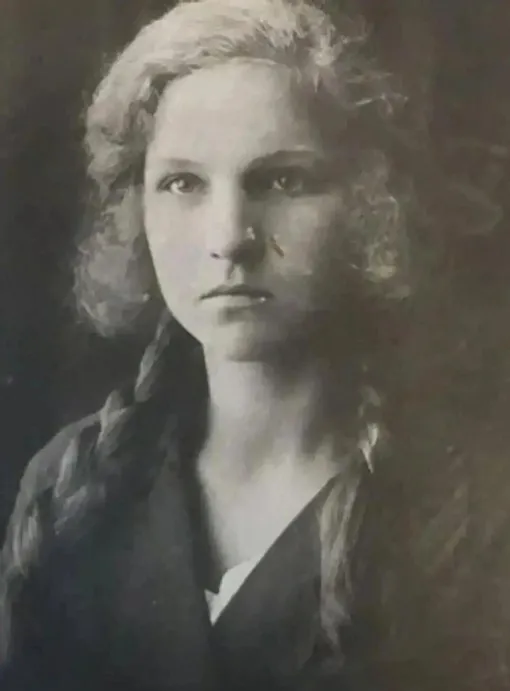 Клавдия Гадючкина в юности