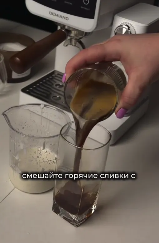 Кофе с сыром: почему соцсети сходят с ума по этому странному напитку