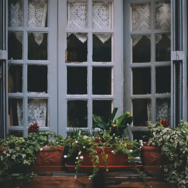 Какие шторы выбрать для дачного домика? 3 простых варианта от текстильного декоратора