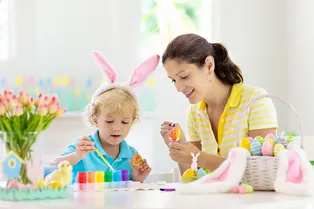 Как необычно покрасить яйца на Пасху 2026 вместе с детьми