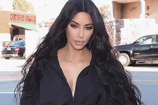 Ким Кардашьян подозревают в удалении рёбер ради суперузкой талии