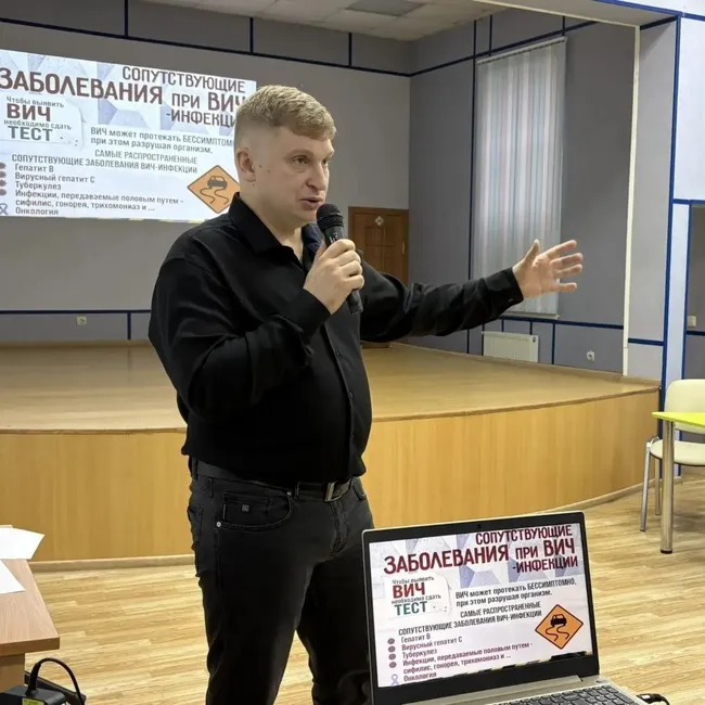 «Если доживёшь до 28 — считай, повезло». Как я научился жить полноценно и счастливо с ВИЧ и онкологией