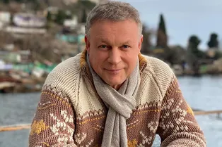 «Маленький гардемарин в панамке»: Сергей Жигунов показал детскую фотографию с мамой «Маленький гардемарин в панамке»: Сергей Жигунов показал детскую фотографию с мамой