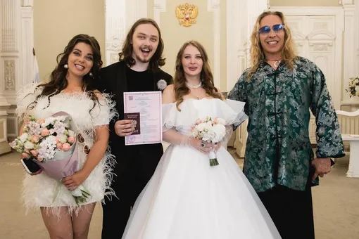 Жена расцвела, муж обрился наголо: невестка Наташи Королёвой поделилась семейными фото