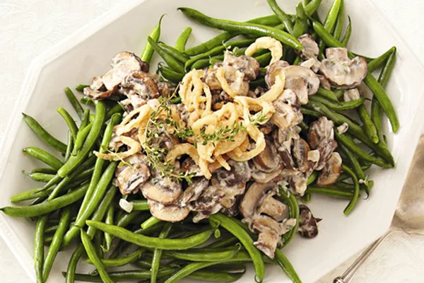 Стручковая фасоль с грибным соусом
