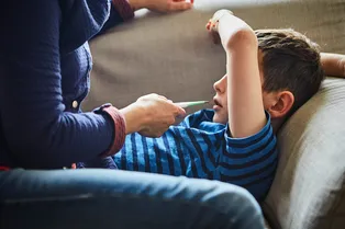 Зачем родители лечат здоровых детей? Три истории о синдроме Мюнхгаузена