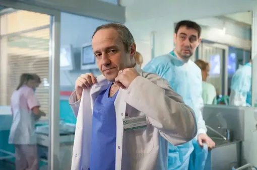 Владимир Довжик в роли нейрохирурга Юрия Шейнмана