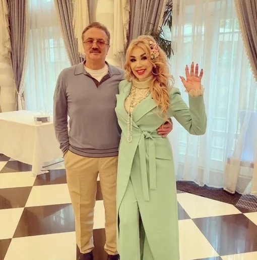 Маша Распутина и Виктор Захаров узаконили свои отношения Маша Распутина и Виктор Захаров узаконили свои отношения