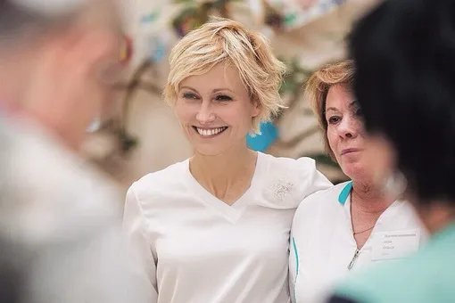 Ингеборга Дапкунайте взобралась на стол в Ленинской библиотеке. Поклонники гадают, зачем она это сделала Ингеборга Дапкунайте взобралась на стол в Ленинской библиотеке. Поклонники гадают, зачем она это сделала