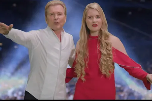 Кто старое помянет: Александр Малинин с дочкой поет хит Moskau Кто старое помянет: Александр Малинин с дочкой поет хит Moskau