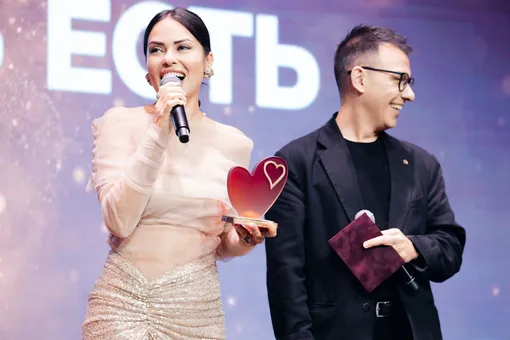 Галина Ржаксенская, победительница премии «Время женщин» в номинации «Стиль есть», и Денис Завазальский, директор по коммуникациям брендов Dreams by Alena Akhmadullina и Alena Akhmadullina Галина Ржаксенская, победительница премии «Время женщин» в номинации «Стиль есть», и Денис Завазальский, директор по коммуникациям брендов Dreams by Alena Akhmadullina и Alena Akhmadullina