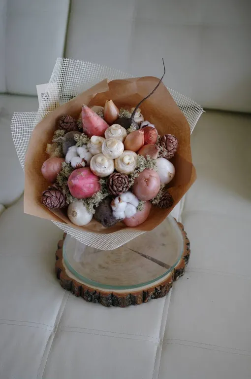 букет из грибов и лука