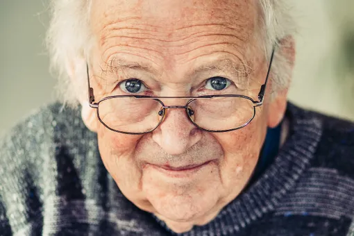 Вдовец боялся остаться на Рождество в одиночестве. Теперь у него сотни приглашений в гости от незнакомых людей Вдовец боялся остаться на Рождество в одиночестве. Теперь у него сотни приглашений в гости от незнакомых людей