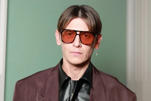 «Это фото должно быть 18+». Владислав Лисовец позирует в сережке со стразами «Это фото должно быть 18+». Владислав Лисовец позирует в сережке со стразами