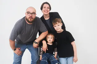 «Я просто хотела, чтобы дочка ходила»: история мамы, которая не поверила прогнозам врачей и решила бороться