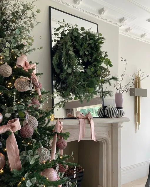 куда повесить венок на новый год