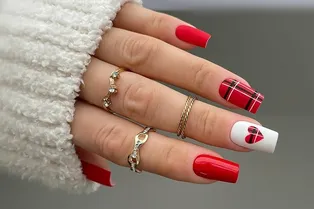 Золотые акценты и огненный хром: 25 идей маникюра на 8 марта 2026 года