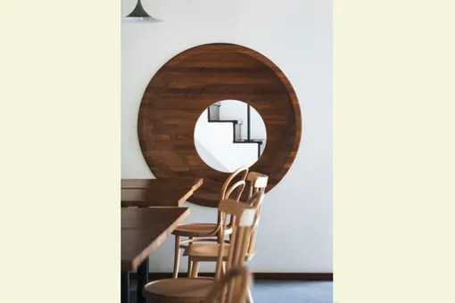 Несмотря на появление инновационных материалов, деревянная мебель не утратила свою популярность Несмотря на появление инновационных материалов, деревянная мебель не утратила свою популярность