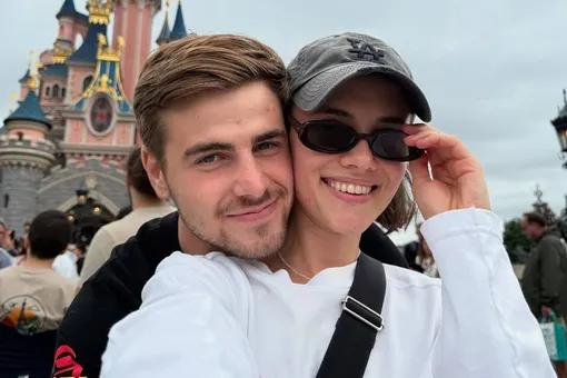 Стася Милославская и Егор Ушаков показали, как отдыхают во Франции