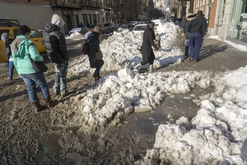 Россиянка отсудила 550 тысяч рублей за травму на скользком тротуаре