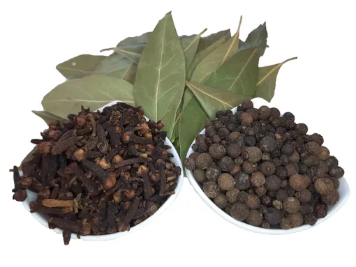 Гвоздика и перец горошком