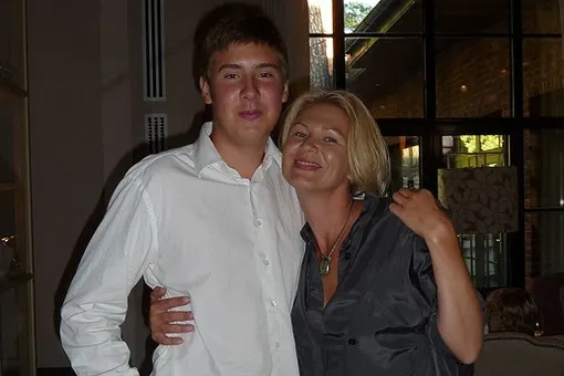 Сын миллиардера обвинен в жестоком убийстве матери