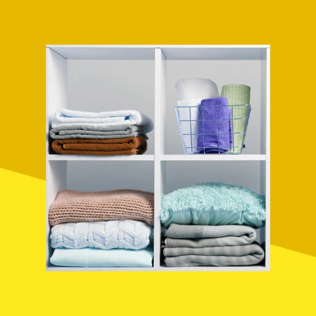 Постельное бельё и полотенца: как складывать, чтобы всё помещалось в шкаф?