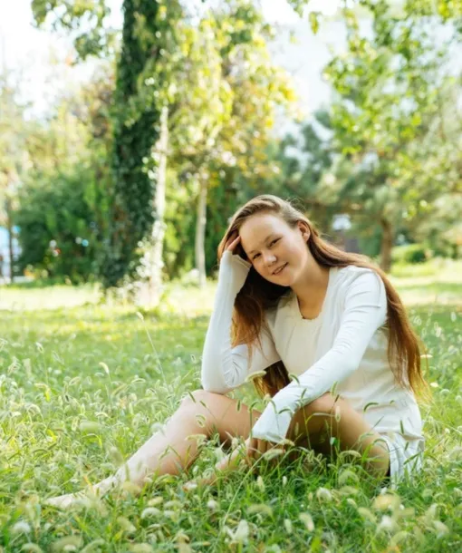 девочка в одуванчиках