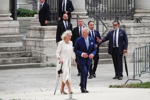 Королева Камилла и король Карл III в Ватикане