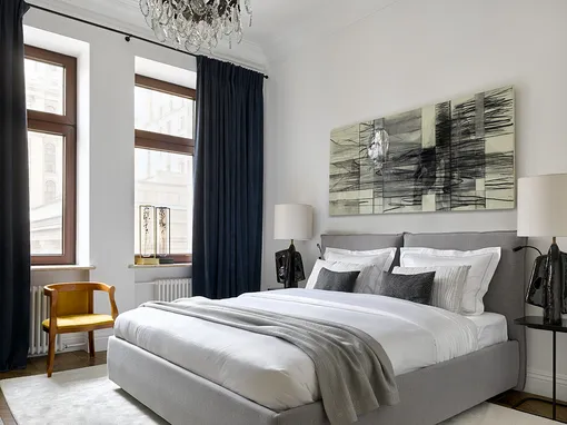 На стене — картина Николая Моргунова. На стене — картина Николая Моргунова.