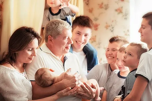 «Иногда мы с мужем закрываемся в спальне...» Мама семерых сыновей о любви и времени для себя. «Иногда мы с мужем закрываемся в спальне...» Мама семерых сыновей о любви и времени для себя.