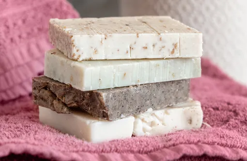 5 материалов, которые нельзя стирать с мылом 5 материалов, которые нельзя стирать с мылом