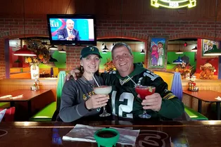 Американец, выросший в приемной семье, нашел своих биологических родителей и поженил их