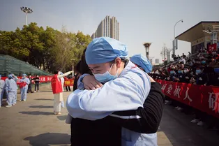 В Китае сын, «вылетевший» из университета, 16 лет скрывался от родителей