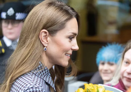 Серьги Кейт Миддлтон, подаренные ей принцем Уильямом в 2011 году Серьги Кейт Миддлтон, подаренные ей принцем Уильямом в 2011 году