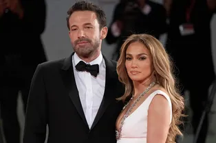 «Теперь я могу чувствовать счастье»: Дженнифер Лопес впервые прокомментировала развод с Беном Аффлеком «Теперь я могу чувствовать счастье»: Дженнифер Лопес впервые прокомментировала развод с Беном Аффлеком