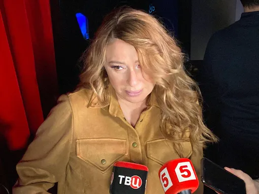 Алёна Апина впервые вышла в свет после госпитализации Алёна Апина впервые вышла в свет после госпитализации