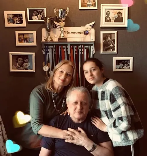 Родители Анастасии Волочковой и её дочь Ариадна в 2019 году